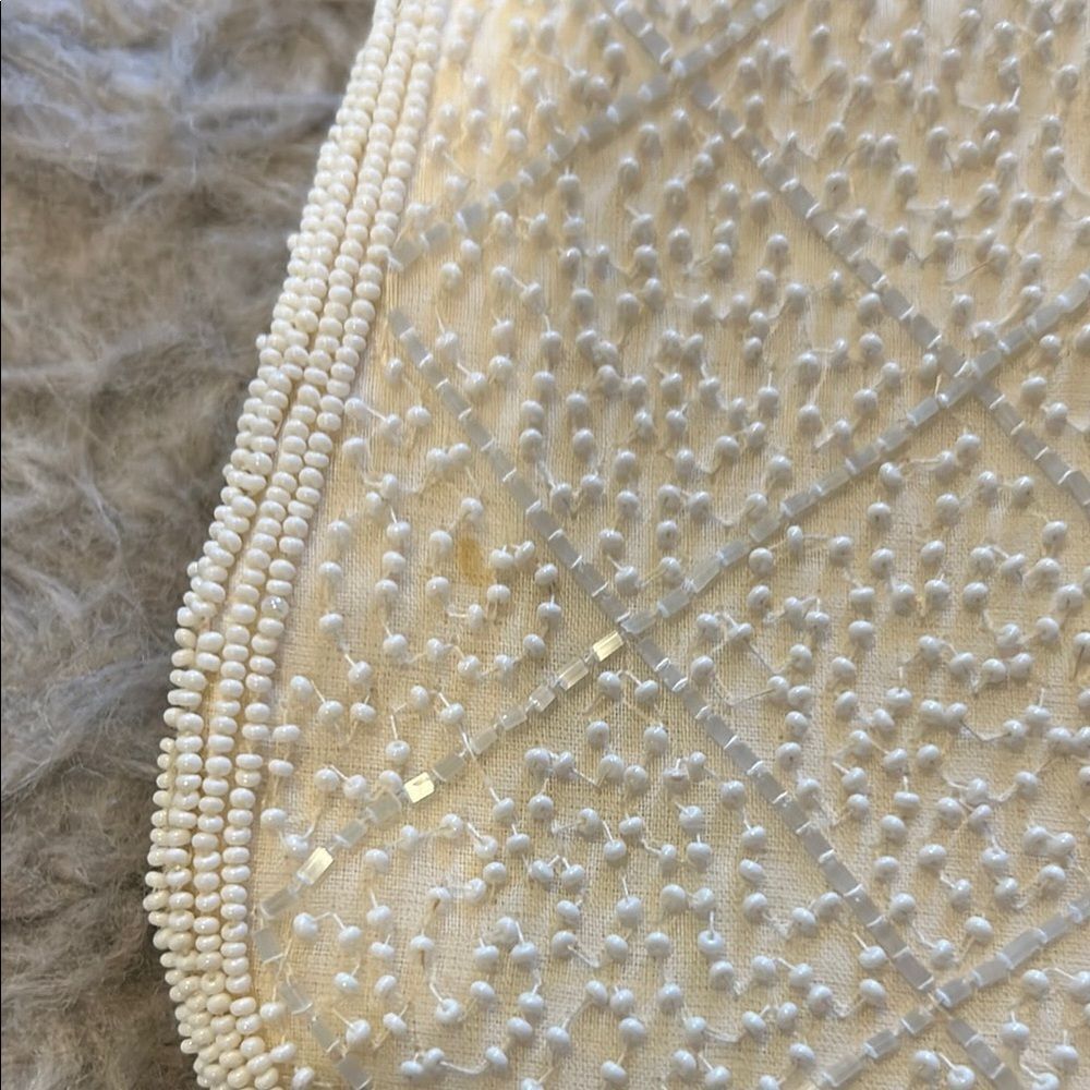 Elegant Vintage Cream And White‎ Beaded Clutch - Picture 6 of 10